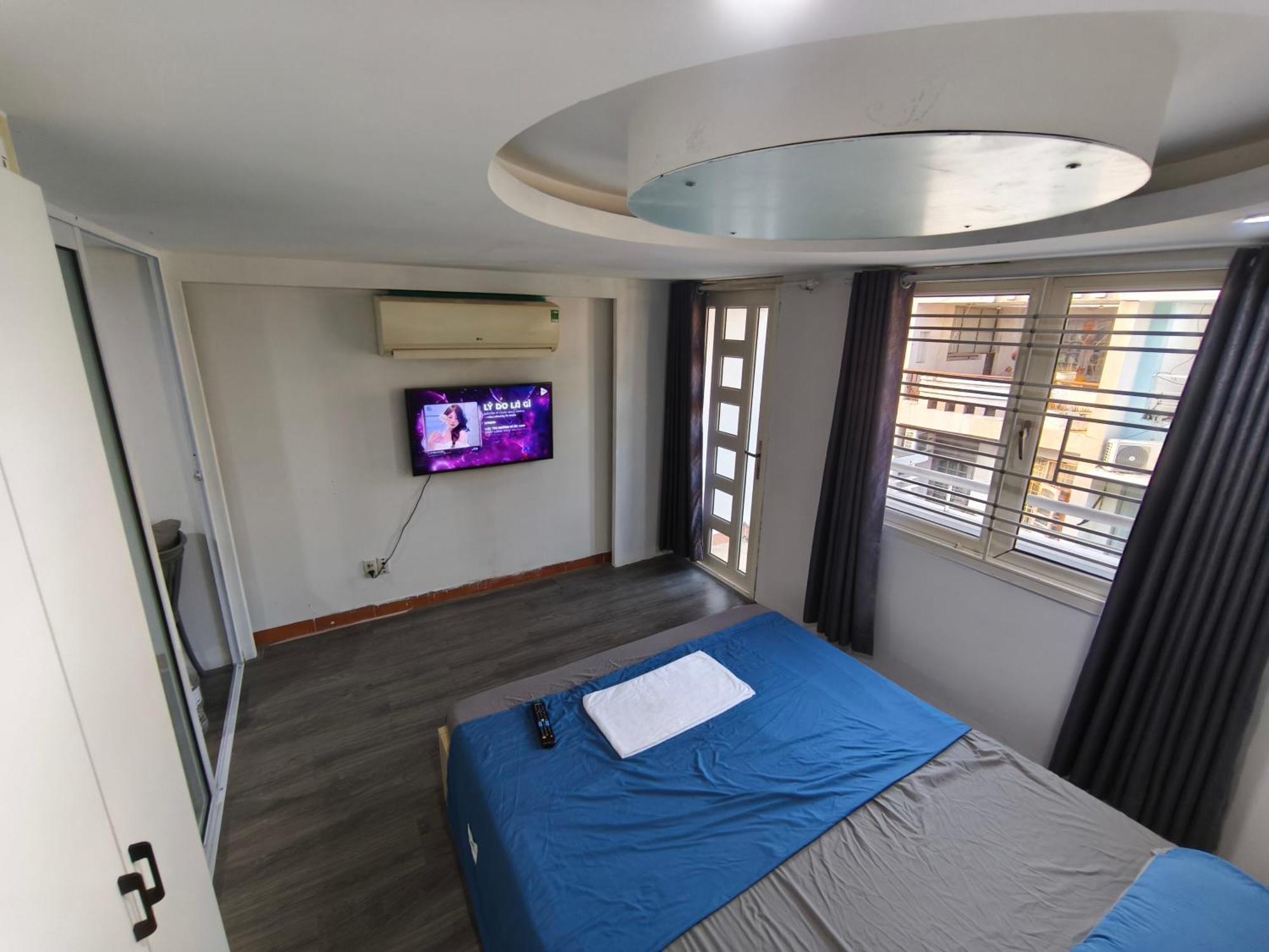 127 Hoa Lan, P2, Phu Nhuan Apartment